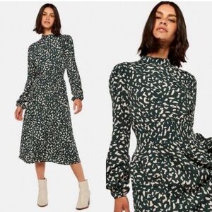 Apricot midi dress green print size 8